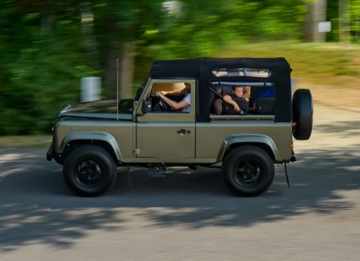 Arkonik D90 soft-top driving in America